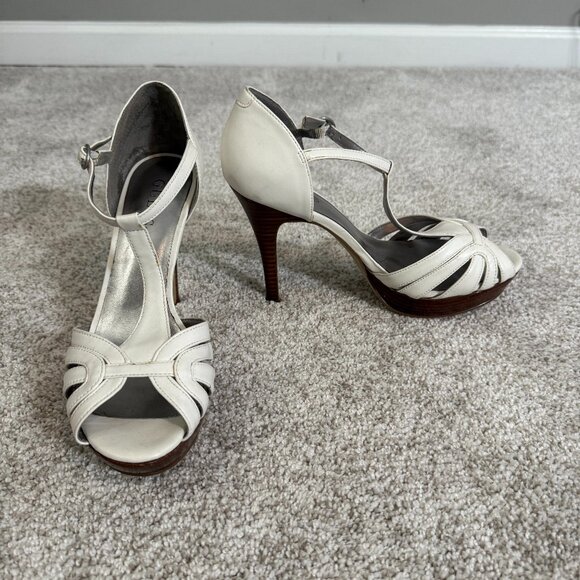 NWOT Guess Women's Peep Toe Stilletos Size 8 - Picture 1 of 7